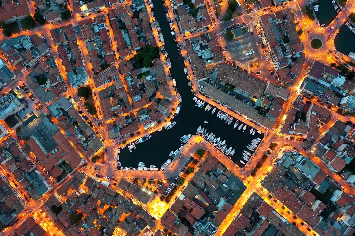 Grado — di notte, dall'alto